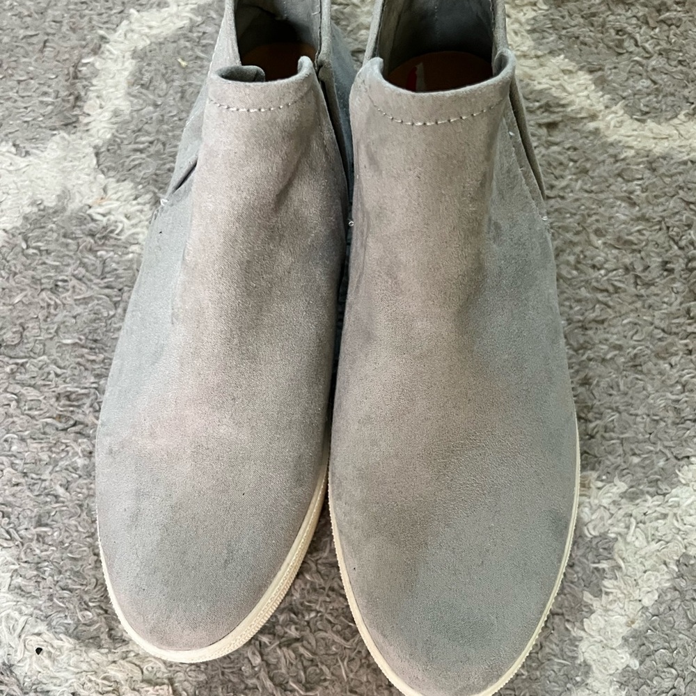 Caslon Women's Gray Suede Ankle Booties